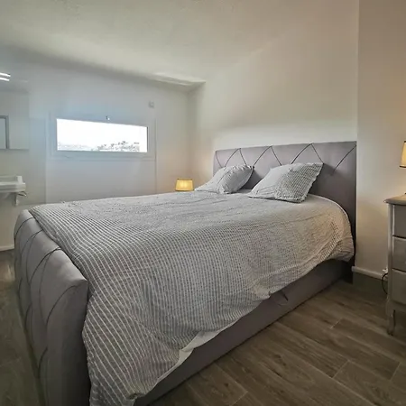 T4 Au Lavandou, 6 Couchages, Clim, Parking, Vue Mer - Fr-1-803-6 Apartment