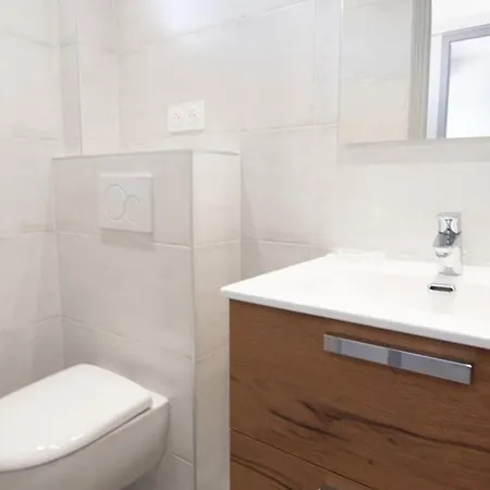 T4 Au Lavandou, 6 Couchages, Clim, Parking, Vue Mer - Fr-1-803-6 * Le Lavandou